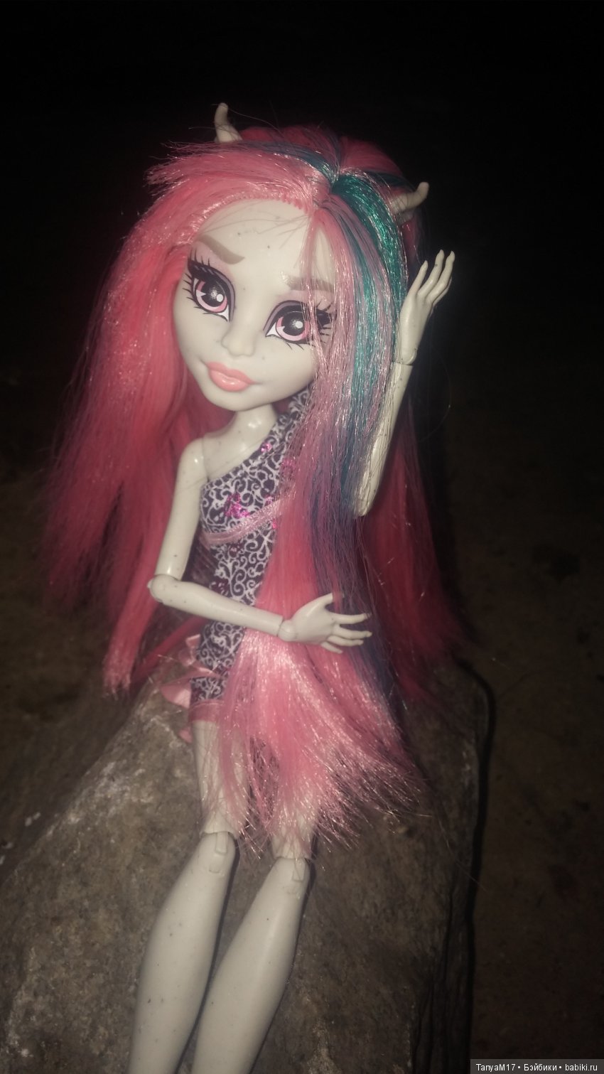 Грустная горгулья. Потому что, есть из-за чего грустить(