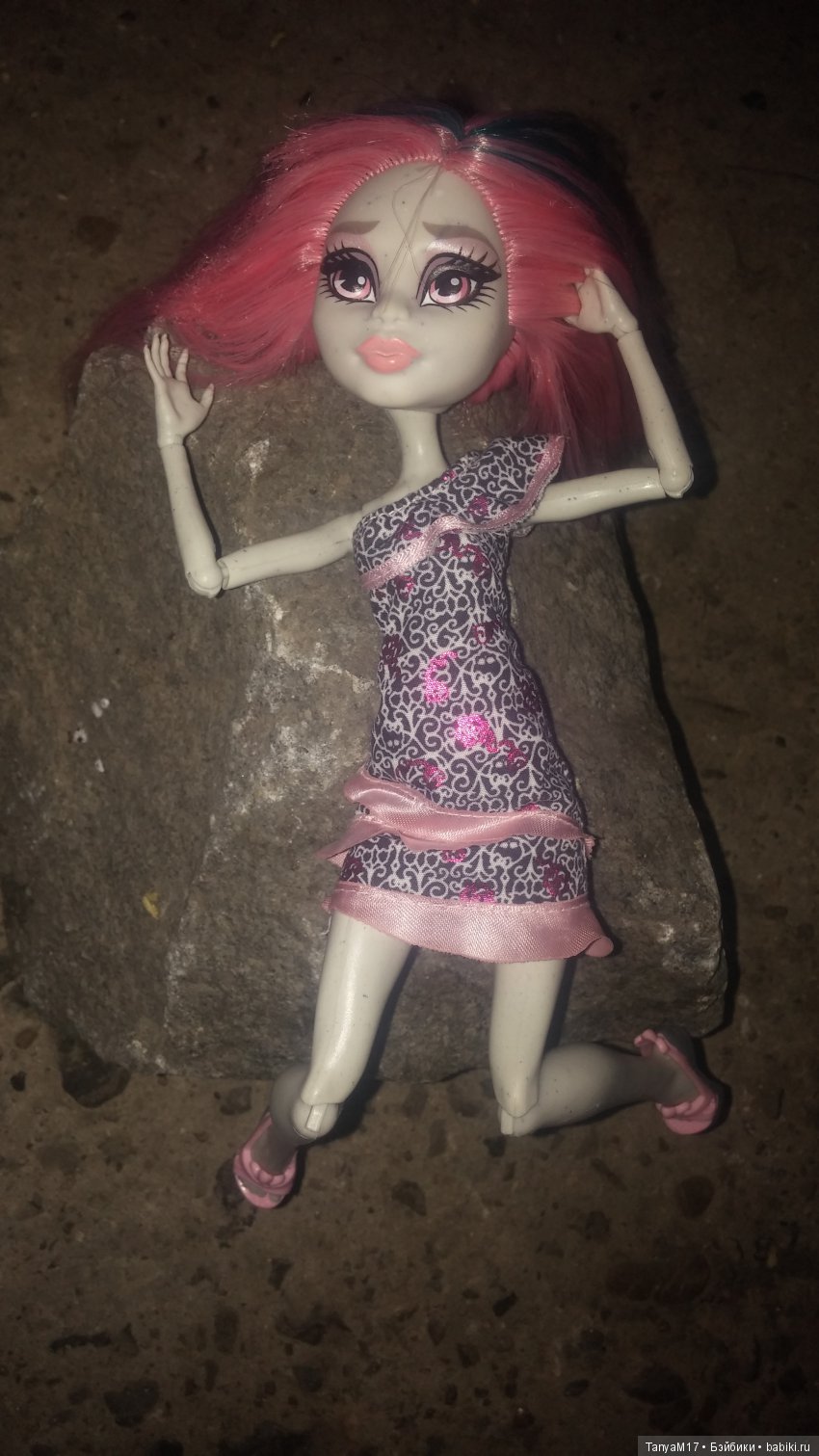 Грустная горгулья. Потому что, есть из-за чего грустить(