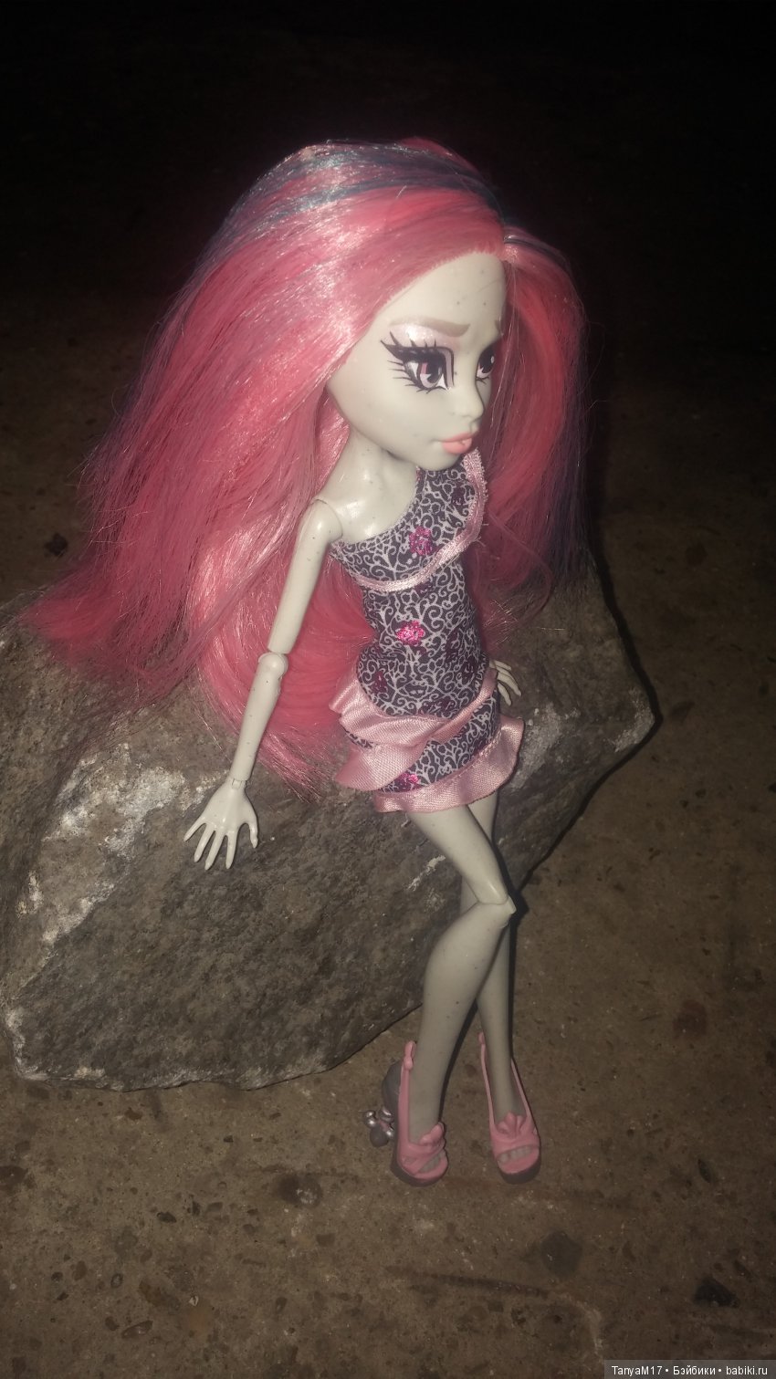 Грустная горгулья. Потому что, есть из-за чего грустить(