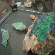 Гараж-музей золота с шахтой