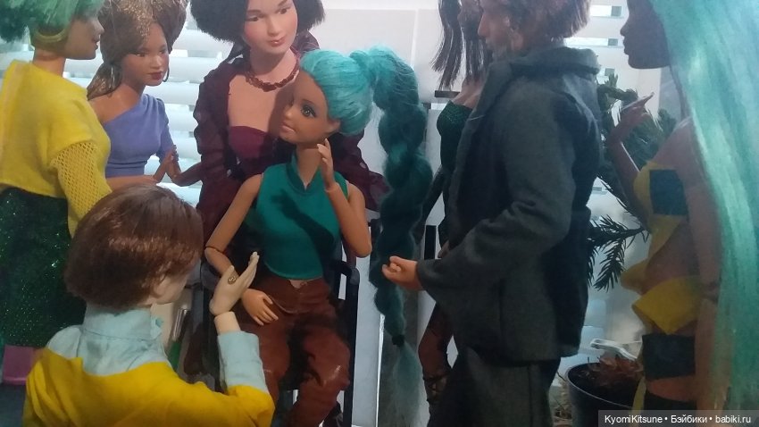 Мисс вселенная с зелено-венерианскими глазами