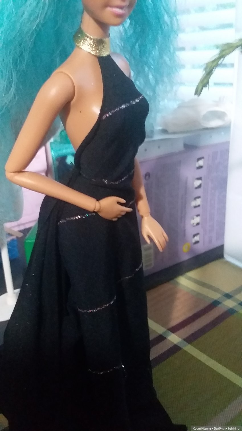 Мисс вселенная с зелено-венерианскими глазами