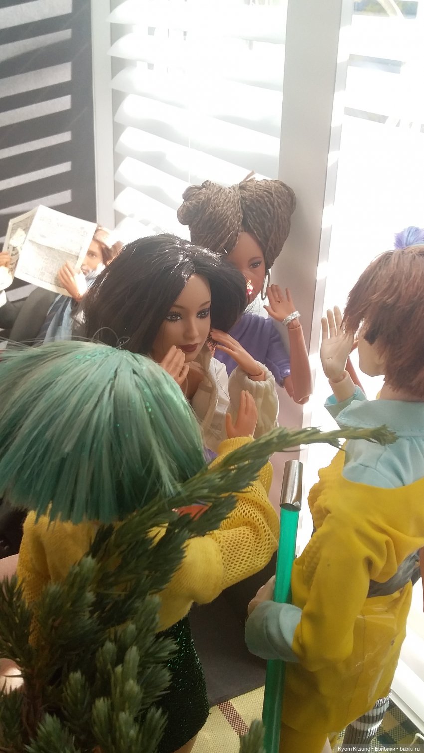 Мисс вселенная с зелено-венерианскими глазами