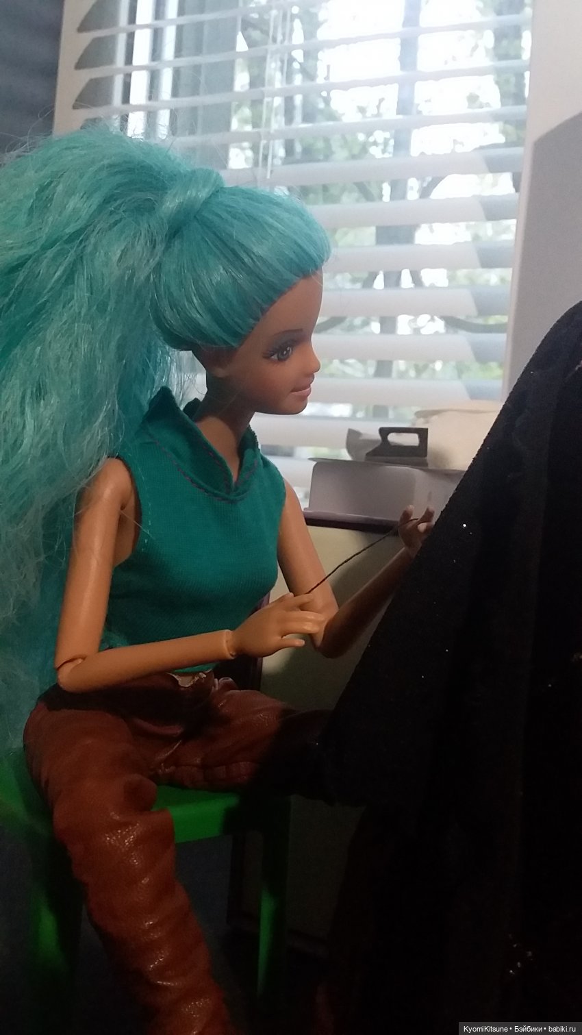 Мисс вселенная с зелено-венерианскими глазами