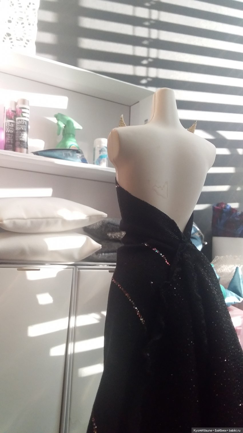 Мисс вселенная с зелено-венерианскими глазами