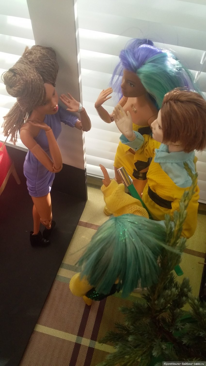 Мисс вселенная с зелено-венерианскими глазами