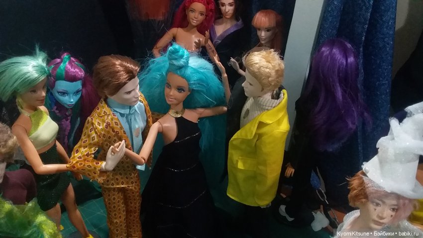 Мисс вселенная с зелено-венерианскими глазами