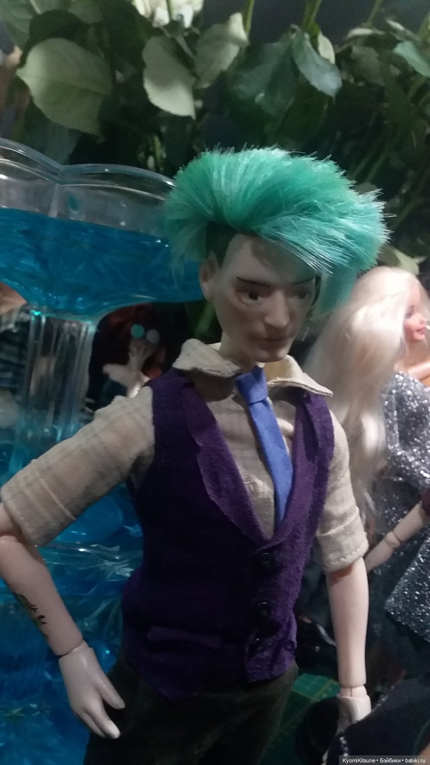 Мисс вселенная с зелено-венерианскими глазами