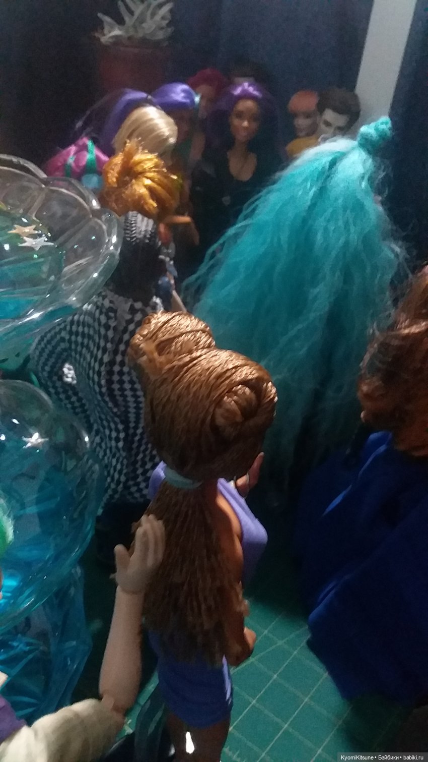 Мисс вселенная с зелено-венерианскими глазами