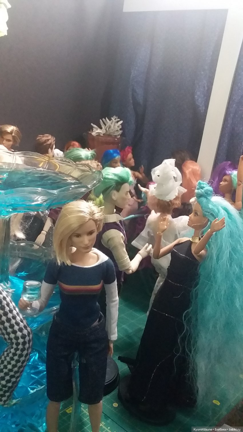 Мисс вселенная с зелено-венерианскими глазами