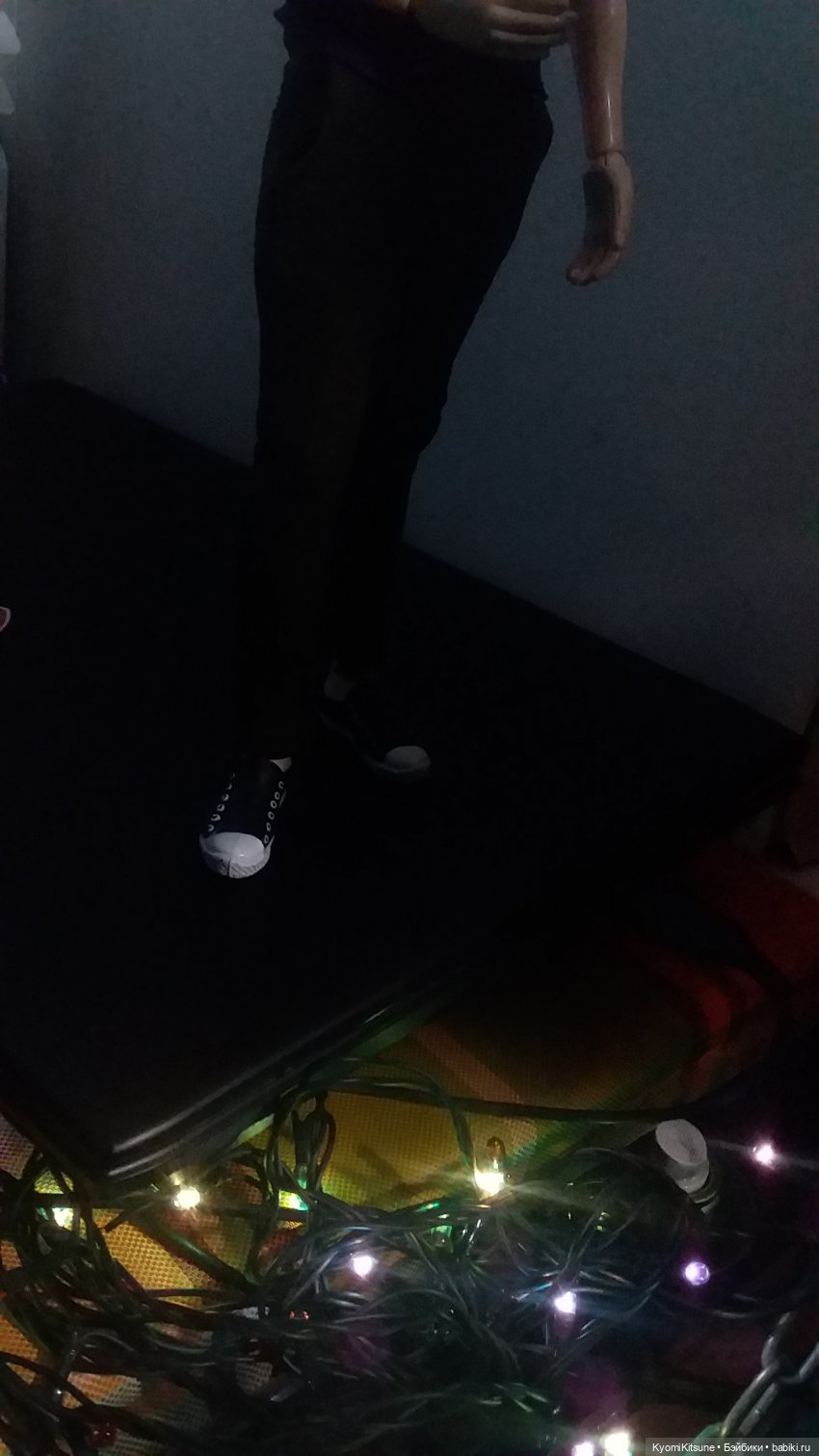 Мисс вселенная с зелено-венерианскими глазами