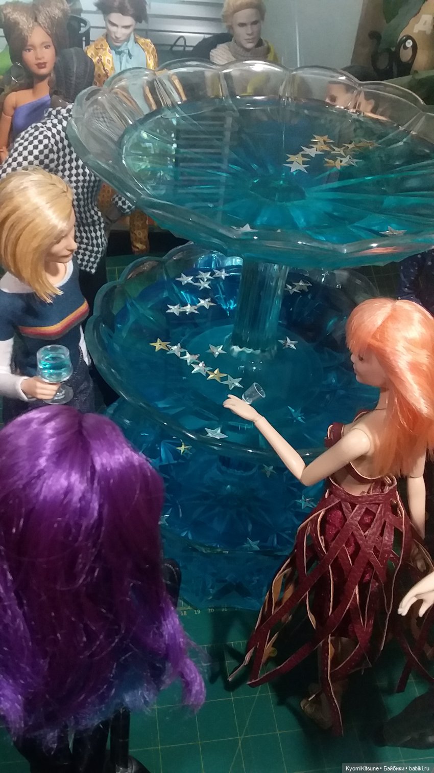 Мисс вселенная с зелено-венерианскими глазами