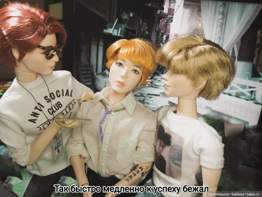 Просто гулять? Это явно не про них