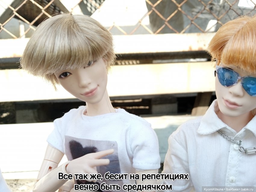 Просто гулять? Это явно не про них