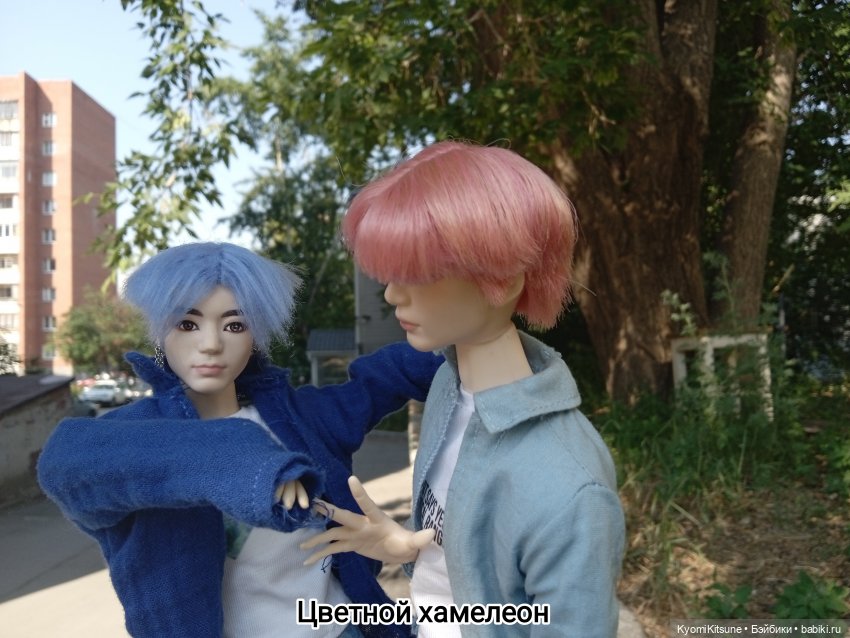 Просто гулять? Это явно не про них