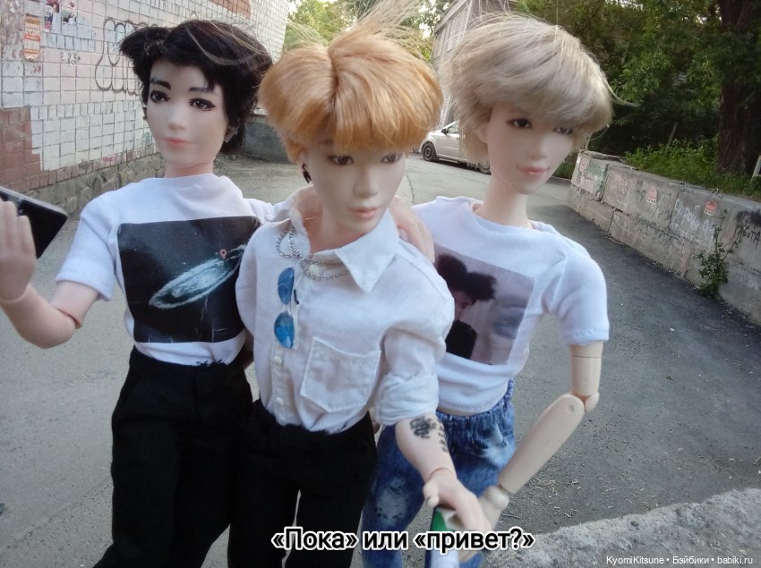 Просто гулять? Это явно не про них