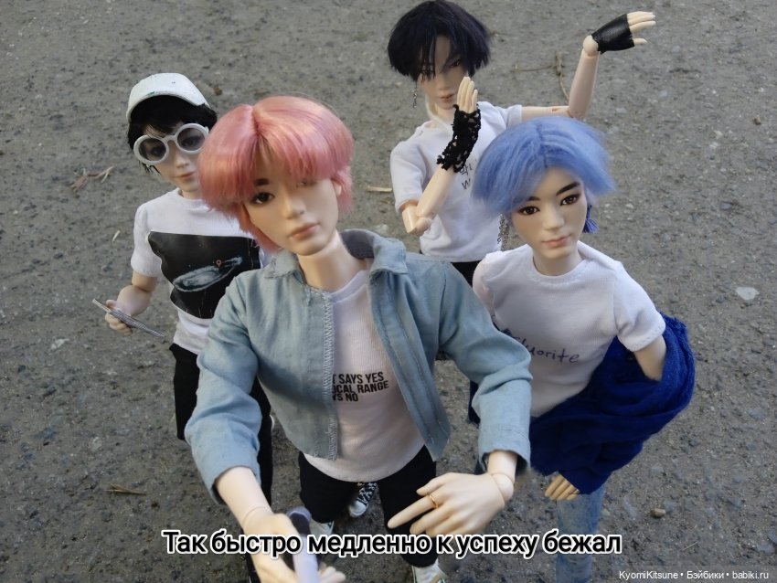 Просто гулять? Это явно не про них