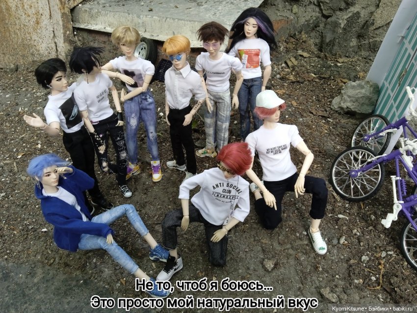 Просто гулять? Это явно не про них