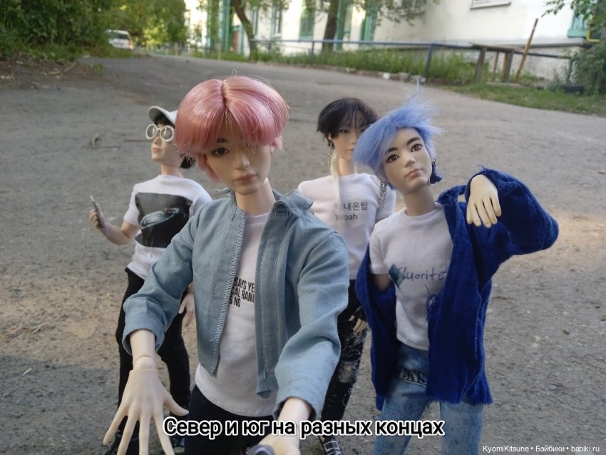 Просто гулять? Это явно не про них