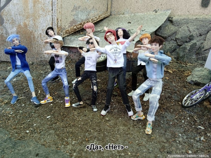 Просто гулять? Это явно не про них