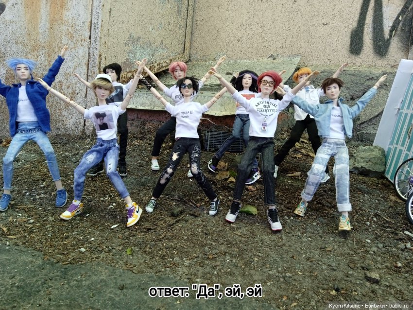 Просто гулять? Это явно не про них