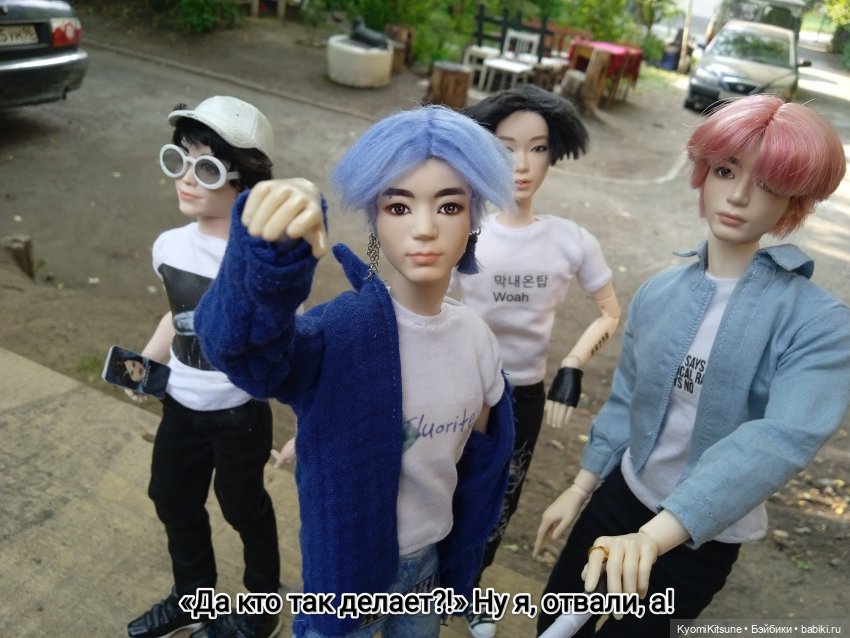 Просто гулять? Это явно не про них