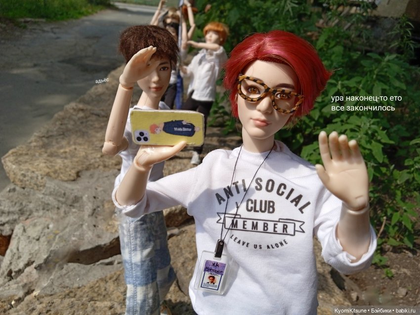 Просто гулять? Это явно не про них