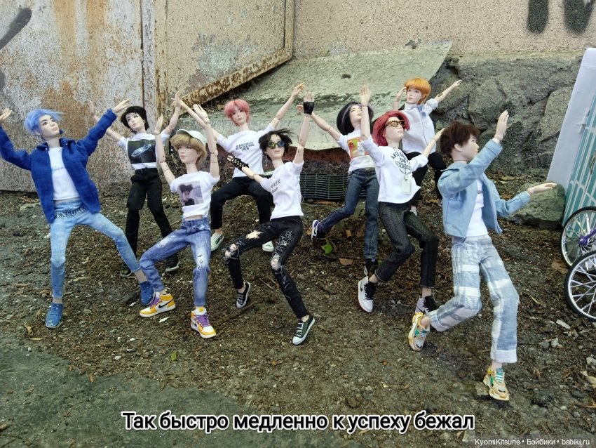 Просто гулять? Это явно не про них