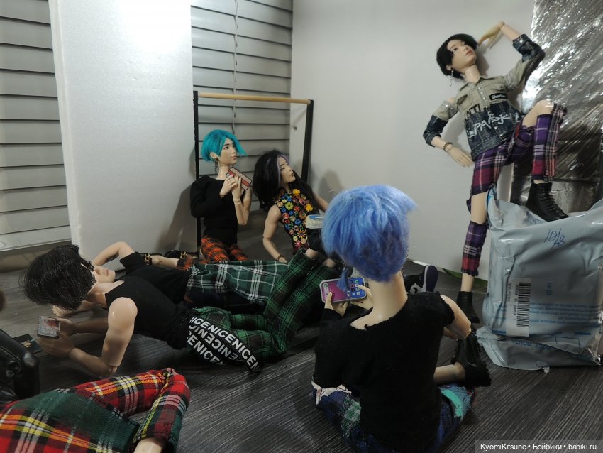 Хëнжи, прынц Чосонский, или общага разбирает подарки с августфеста