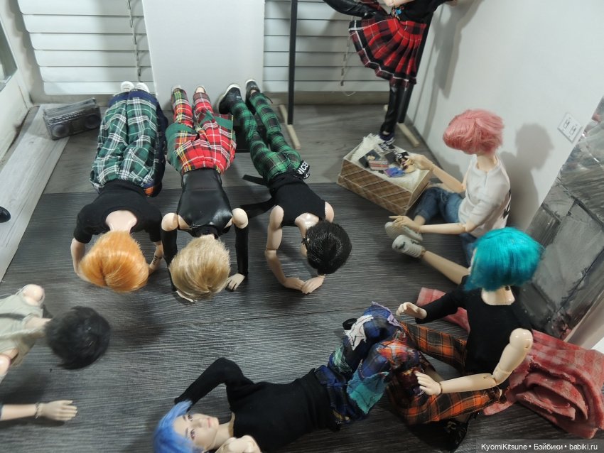 Хëнжи, прынц Чосонский, или общага разбирает подарки с августфеста