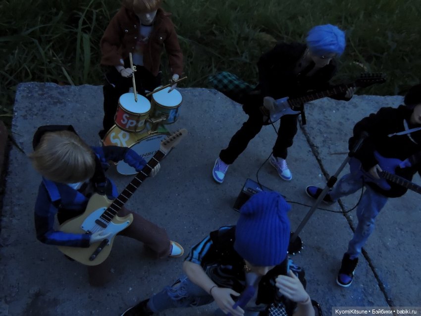 Хроники великолепной восьмёрки. Уличная репетиция Флюоритов