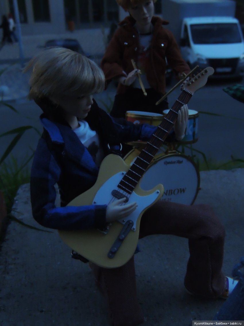 Хроники великолепной восьмёрки. Уличная репетиция Флюоритов