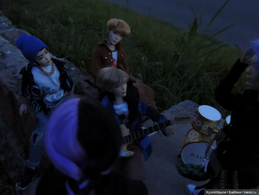 Хроники великолепной восьмёрки. Уличная репетиция Флюоритов