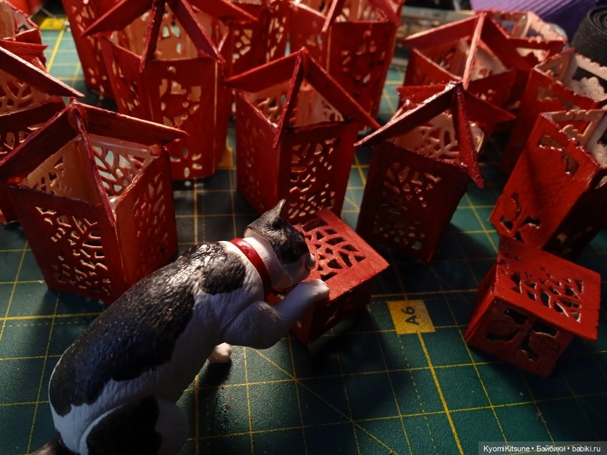 Красные фонарики: гирлянда из ***** и палок