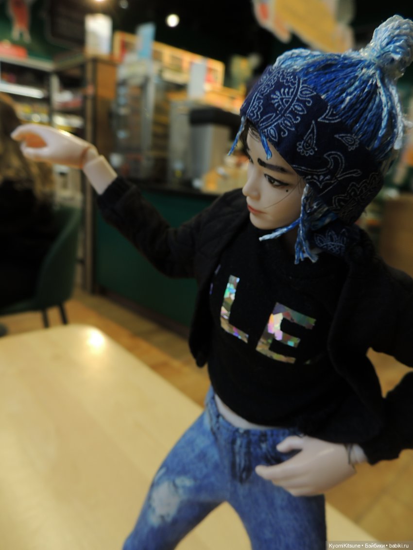 Таксист на заправке — Куклы BTS (БТС) от Mattel: K (фото 2)