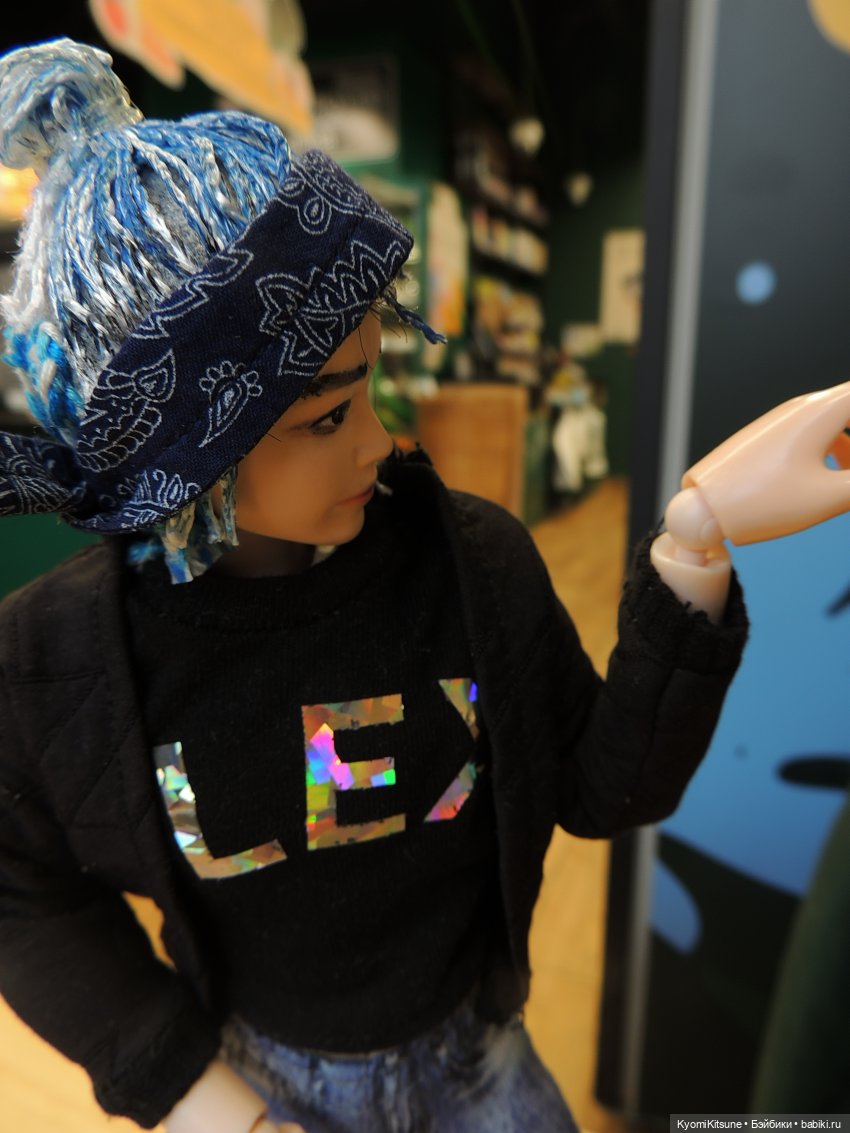 Таксист на заправке — Куклы BTS (БТС) от Mattel: K (фото 5)