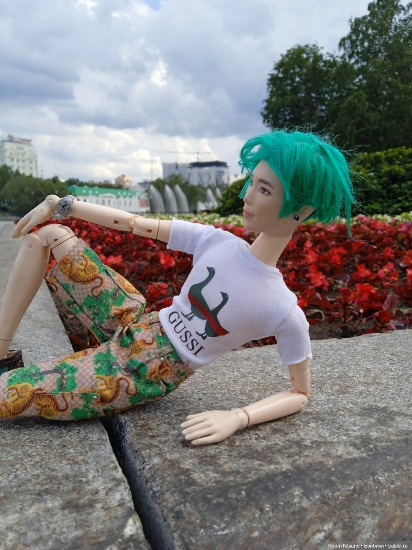 Двое в лодке, не считая еë хозяйки