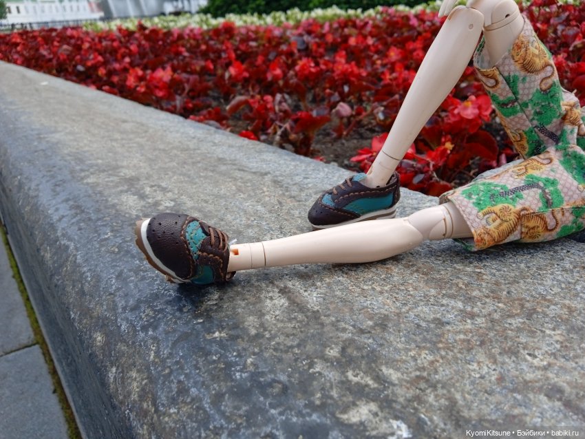 Двое в лодке, не считая еë хозяйки