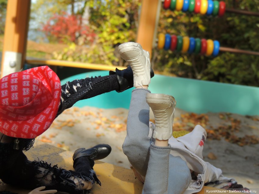 У них квартира четырëхкомнатная