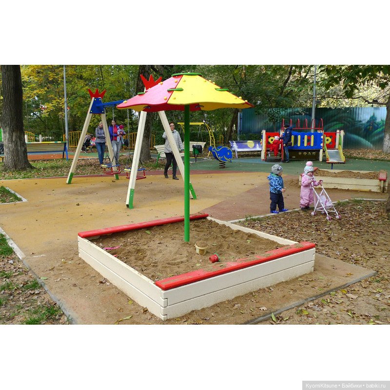 У них квартира четырëхкомнатная