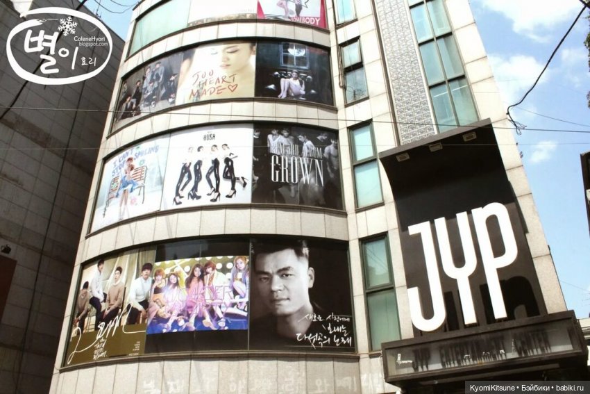 У них квартира четырëхкомнатная