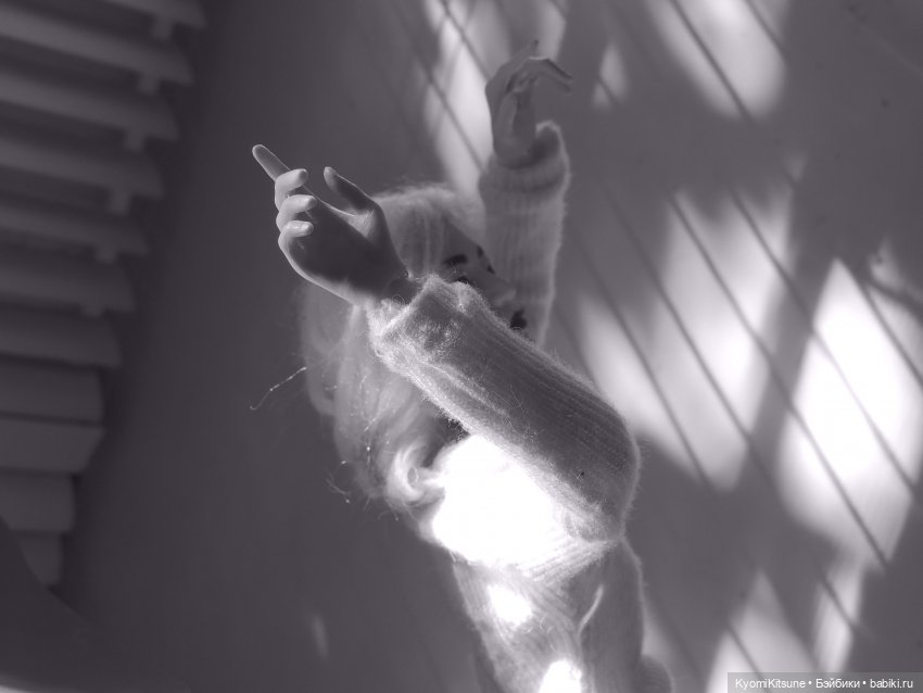 Себастьен Вэй "Versace on the floor"