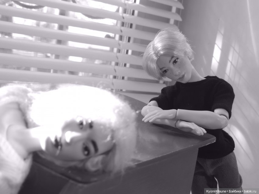 Себастьен Вэй "Versace on the floor"