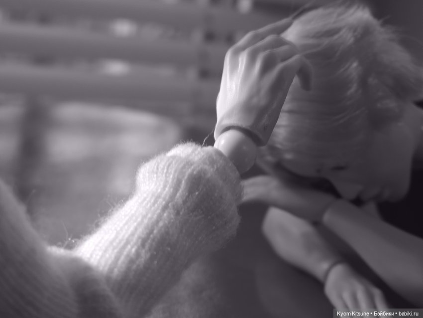 Себастьен Вэй "Versace on the floor"