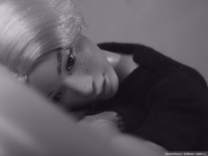 Себастьен Вэй "Versace on the floor"