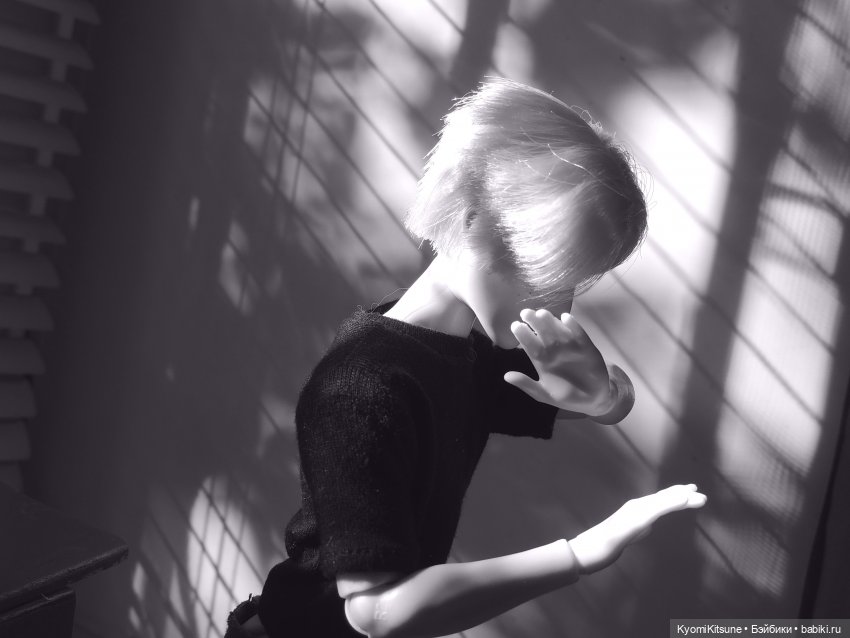 Себастьен Вэй "Versace on the floor"