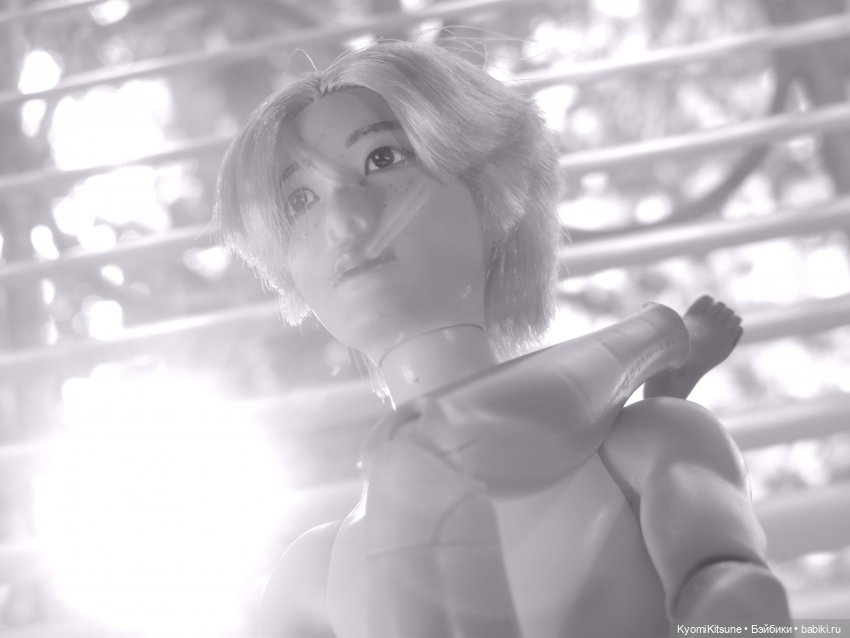 Себастьен Вэй "Versace on the floor"