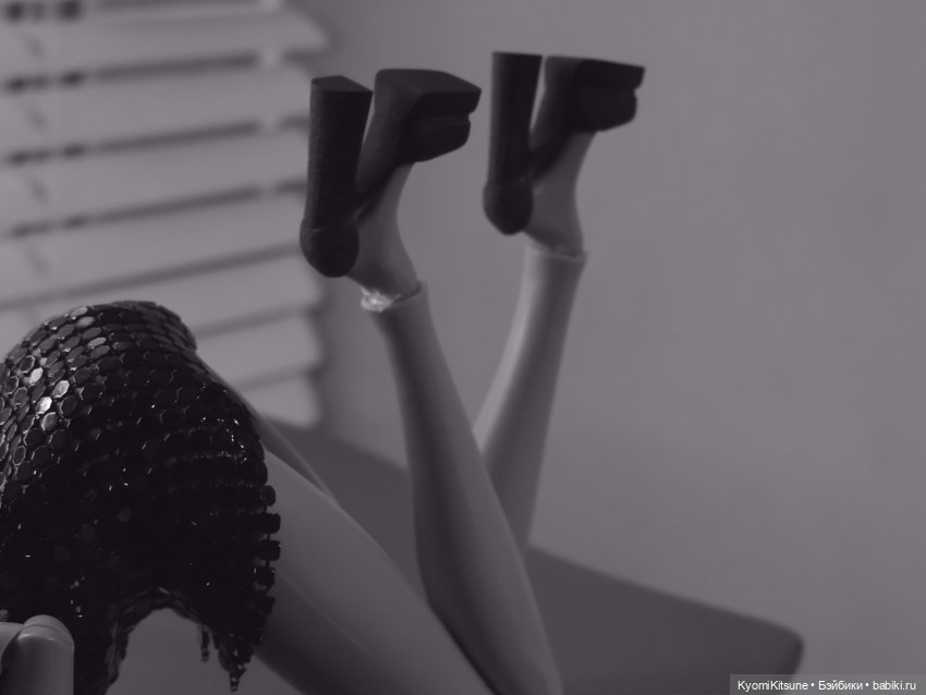 Себастьен Вэй "Versace on the floor"