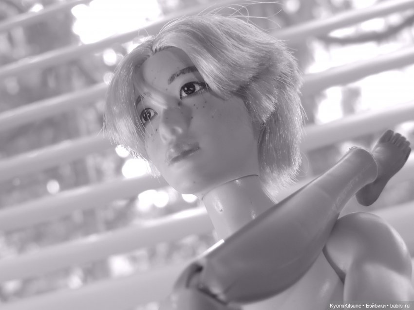 Себастьен Вэй "Versace on the floor"