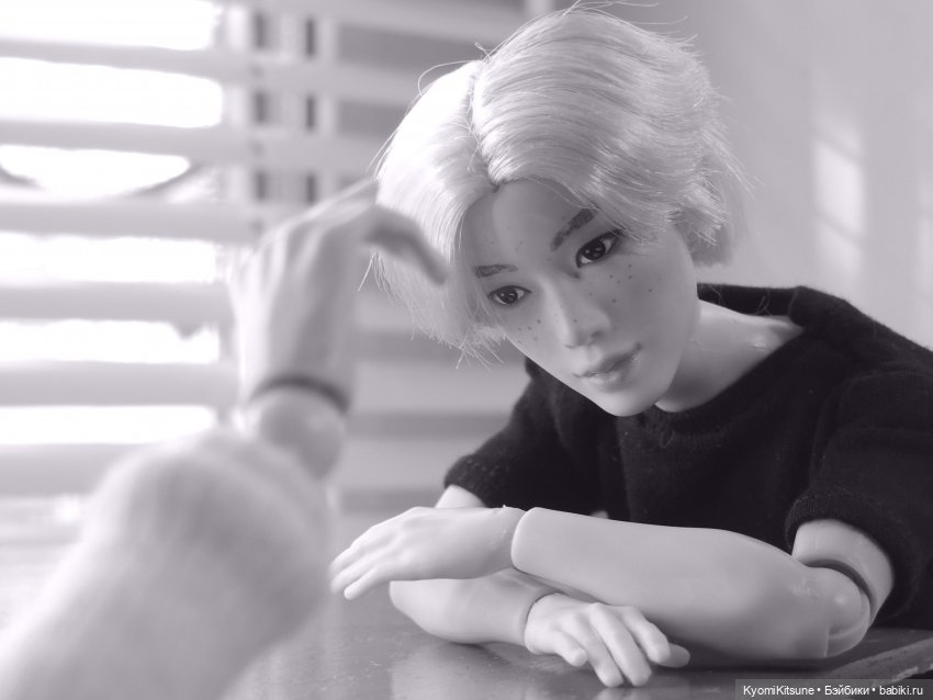 Себастьен Вэй "Versace on the floor"